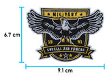 chwarzes und gelbes Air Forces Adler Abzeichen mit den Maßen 6,7 x 9,1 cm.