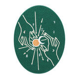 Grüner Mondfinsternis Patch mit zwei Händen