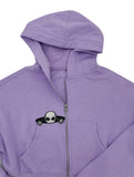 Alien Patch auf einer lilanen Stoffjacke