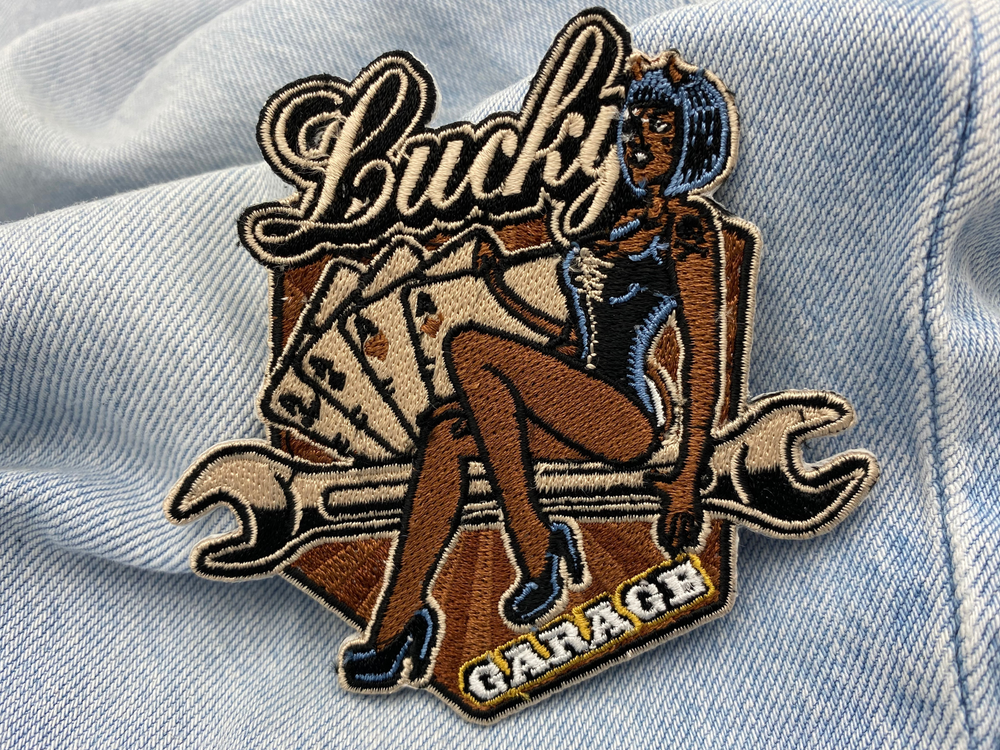 Der Patch auf blauer Jeans