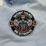 Gorilla Patch auf hellblauer Jeans