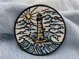 Leuchtturm-Patch auf blauer Jeans