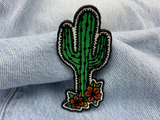 Kaktus Blumen Patch auf blauer Jeans