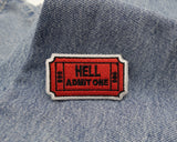 Hällen Ticket Patch auf einer anderen blauen Jeans
