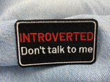 Spruch Patch auf einer blauen Jeans