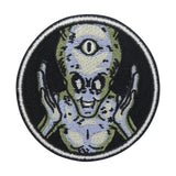 Schwarzer Alien mit drei Augen Patch