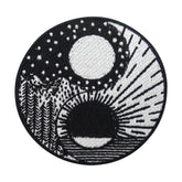 Schwarz, weißer Yin und Yang, Berge und Meer Patch