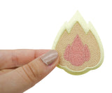Frauenhand hält den Flammen Patch