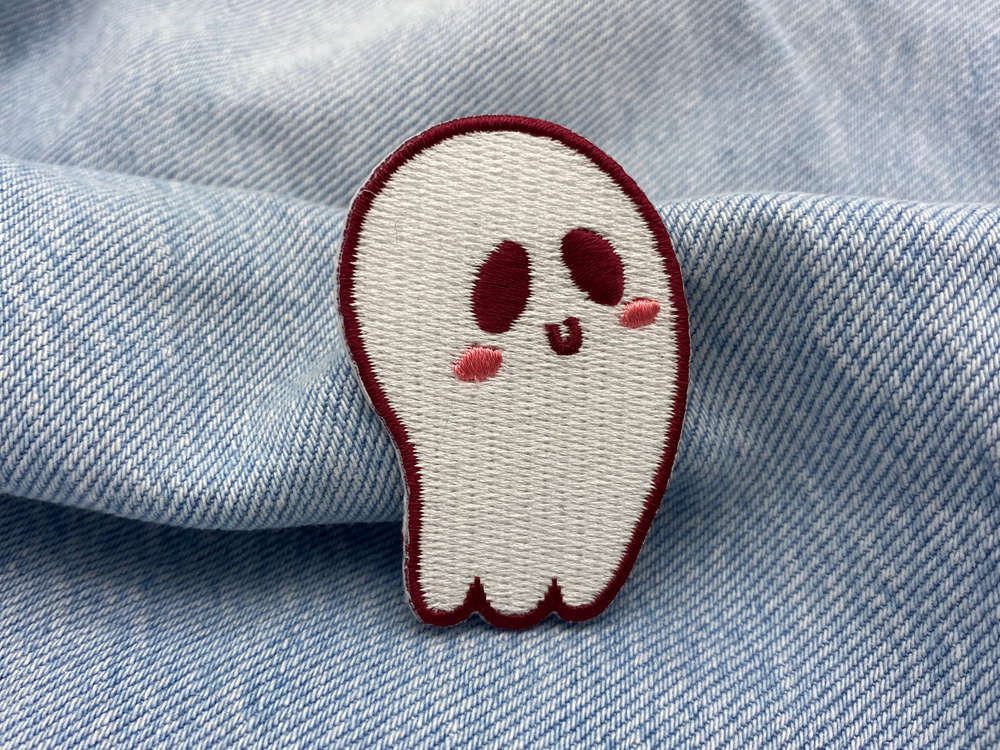 Geist Patch auf blauer Jeans