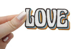 Frauenhand hält den Love Patch