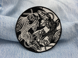 Yin und Yang Patch auf blauer Jeans