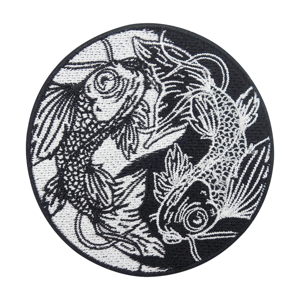 Schwarz weißer Yin und Yang mit Koi Karpfen Patch