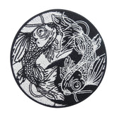 Schwarz weißer Yin und Yang mit Koi Karpfen Patch