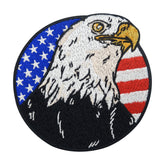 Blau, rote USA Flagge mit schwarz, weißem Adlerkopf im Vordergrund Patch