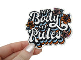 My Body My Rules Patch gehalten von einer Frauenhand