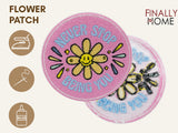 Vorder- und Rückseite des Patches, mit Bügelfolie. „Finally Home“ Logo und Nutzungsoptionen: Aufbügeln, Aufnähen, Aufkleben mit Textilkleber