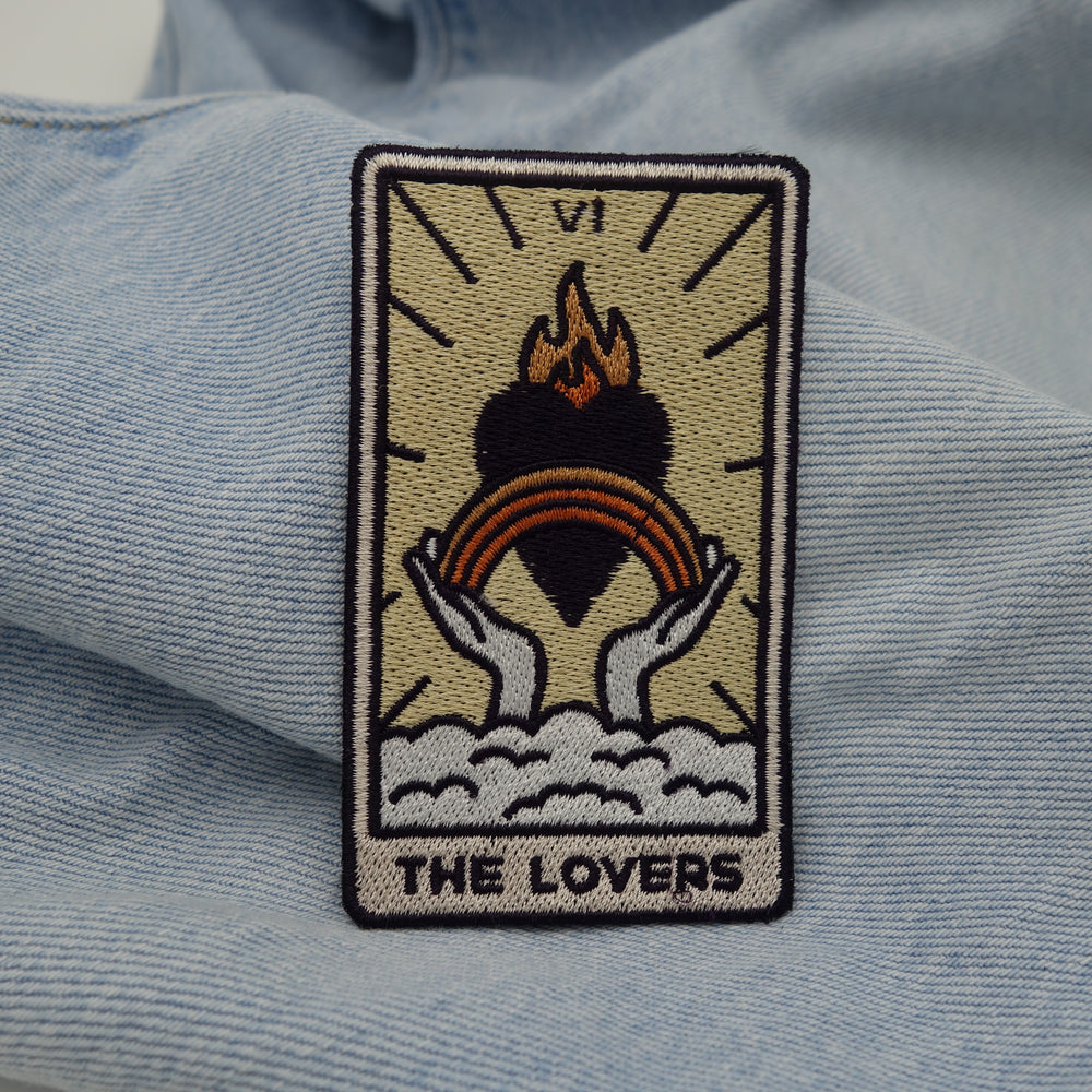 Tarot Karte Patch auf blauer Jeans
