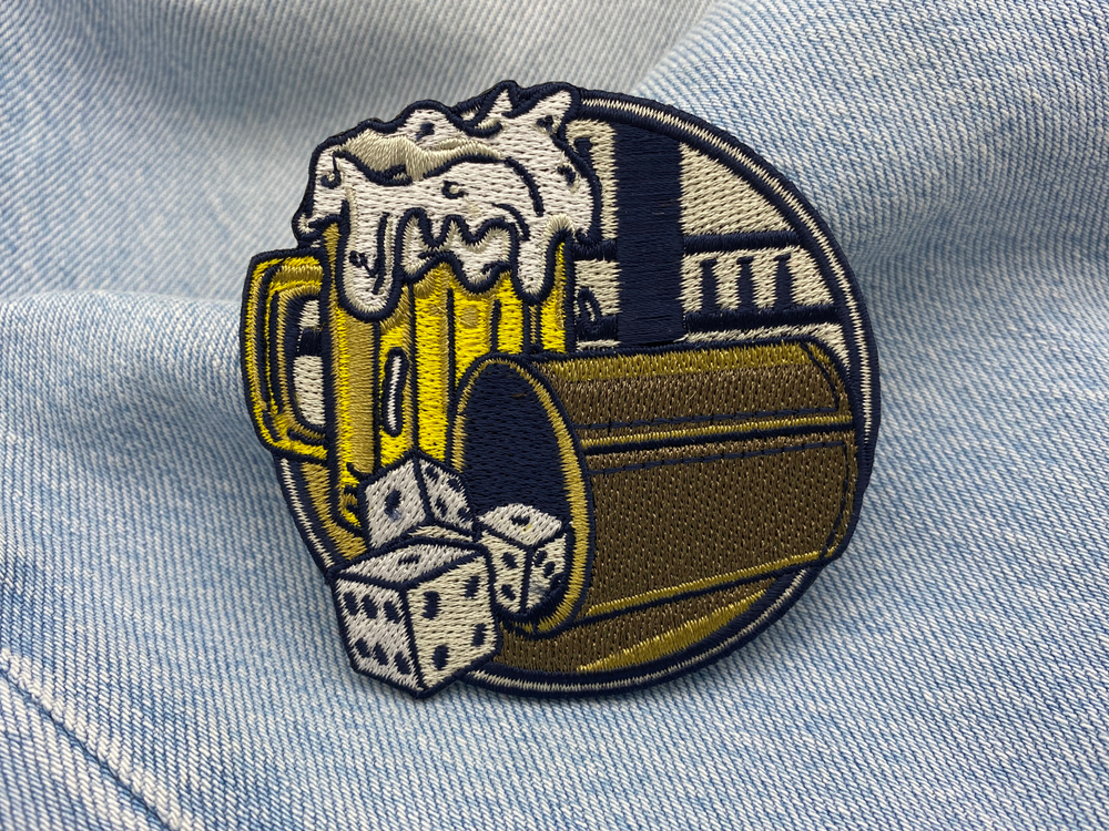 Bier Patch auf blauer Jeans