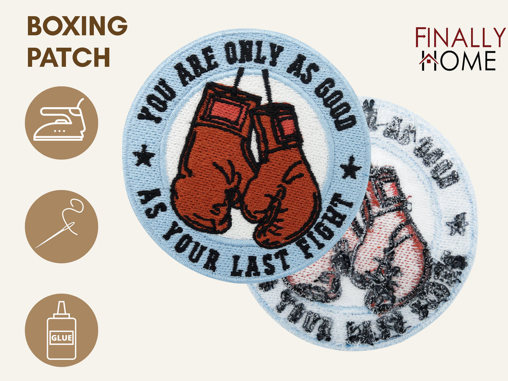 Vorder- und Rückseite des Patches, mit Bügelfolie. „Finally Home“ Logo und Nutzungsoptionen: Aufbügeln, Aufnähen, Aufkleben mit Textilkleber