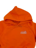 Create Patch auf orangenem Pullover aufgebügelt