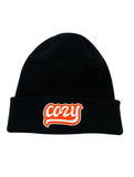 Cozy Patch auf schwarzer Mütze aufgebügelt