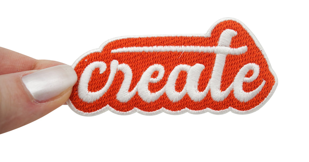 Frauenhand hält den create Patch