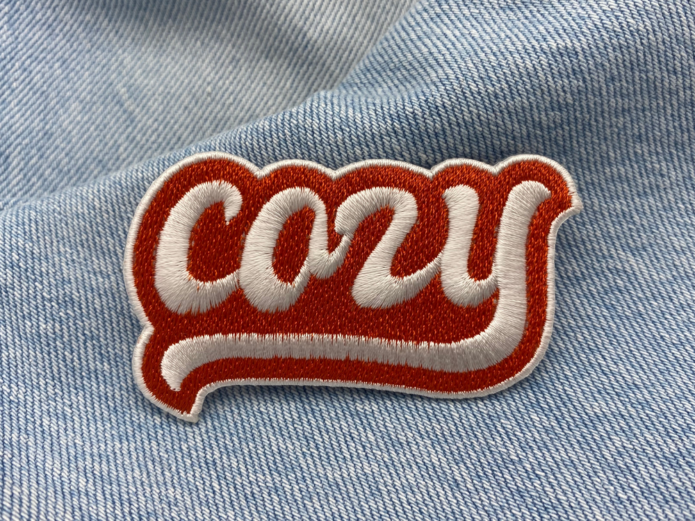 Cozy Patch auf blauer Jeans