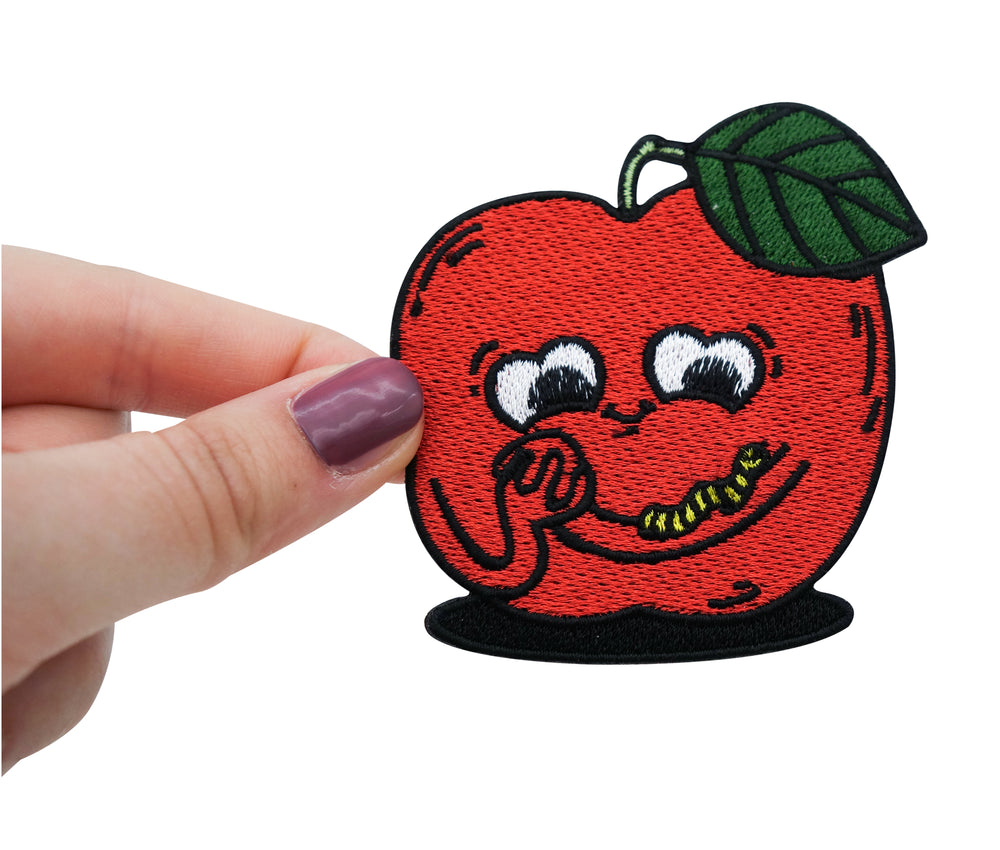 Frauenhand hält den Apfel Patch