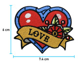 Love Patch mit der Maße: 6 x 7,4 cm