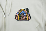Camping Patch auf weißer Jacke aufgebügelt