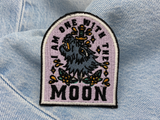 Wolf Patch auf hellblauer Jeans