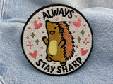 Igel Patch auf hellblauer Jeans