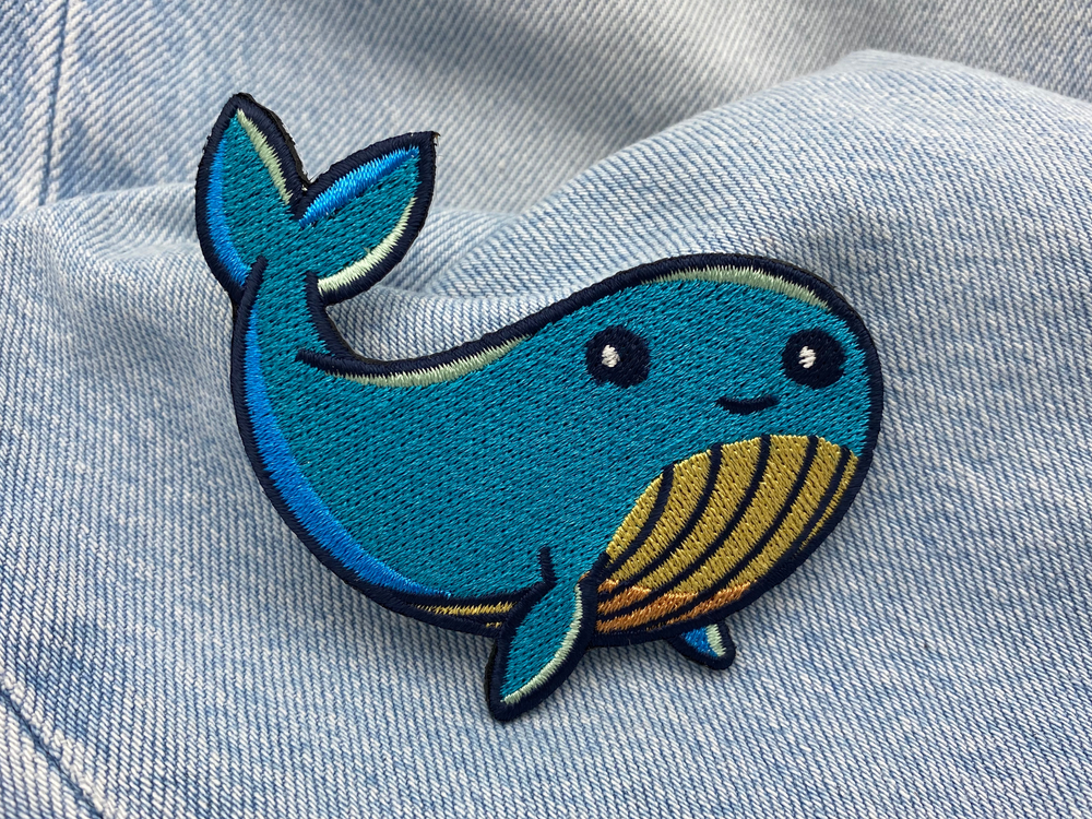 Wal Patch auf hellblauer Jeans