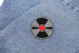 Schallplatten Patch auf heller blauer Jeans