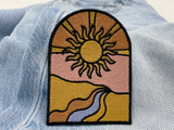 Aufgehende Sonne auf heller Jeans