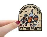 Frauenhand hält den Party Patch