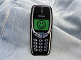 Handy Patch auf hellblauer Jeans