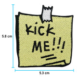 Kick Me Patch mit der Maße: 5,8 x 5,3 cm