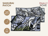 Vorder- und Rückseite des Patches, mit Bügelfolie. „Finally Home“ Logo und Nutzungsoptionen: Aufbügeln, Aufnähen, Aufkleben mit Textilkleber