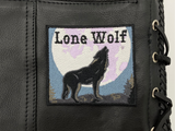Lone Wolf Patch auf schwarzer Motorradjacke aufgebügelt