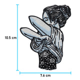 Weltraum Frau Patch mit der Maße: 10,5 x 7,6 cm