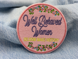 Well Behaved Women Patch auf hellblauer Jeans