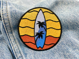 Surfbrett Patch auf blaur Jeans