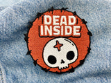 Dead Inside Patch auf blauer Jeans