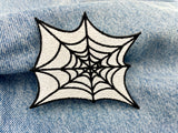 Spinnennetz Patch auf blauer Jeans