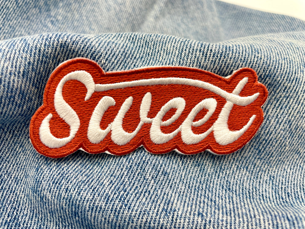 Sweet Patch auf blauer Jeans