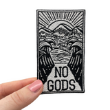 Frauenhand hält den No Gods Patch