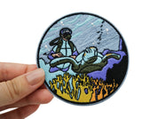 Schildkröten Taucher Patch gehalten von einer Frauenhand