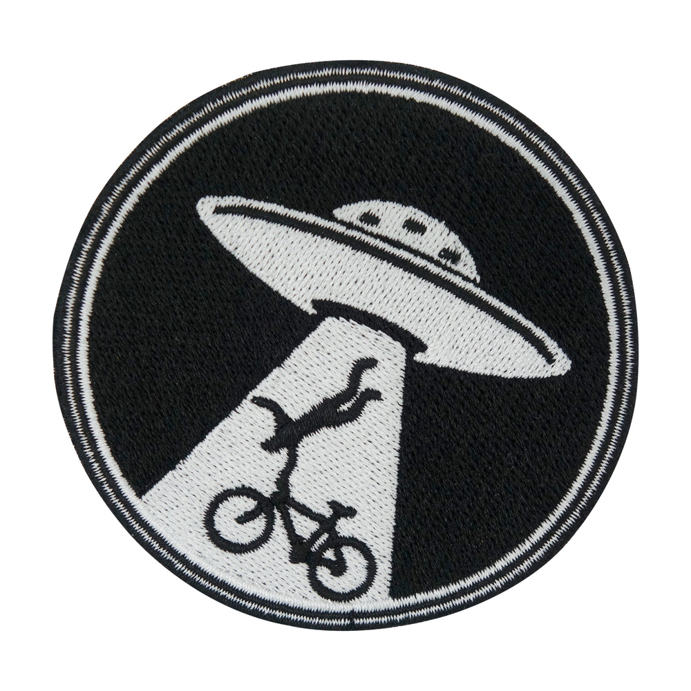 Schwarz-weißer Ufo entführt Mensch Patch