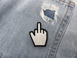 Mittelfinger Cursor Patch auf hellblauer Jeans